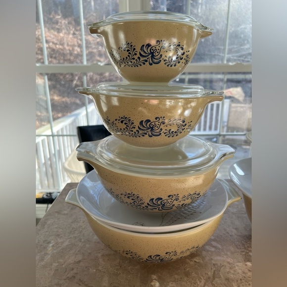 Pyrex Other - Vintage Pyrex Homestead, 1970s Blue Design Speckled Beige Cinderella Set w/Lids!